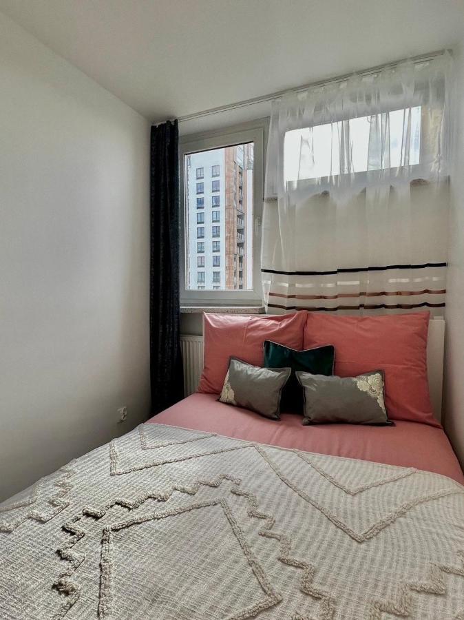 Mirovski Apartment وارسو المظهر الخارجي الصورة